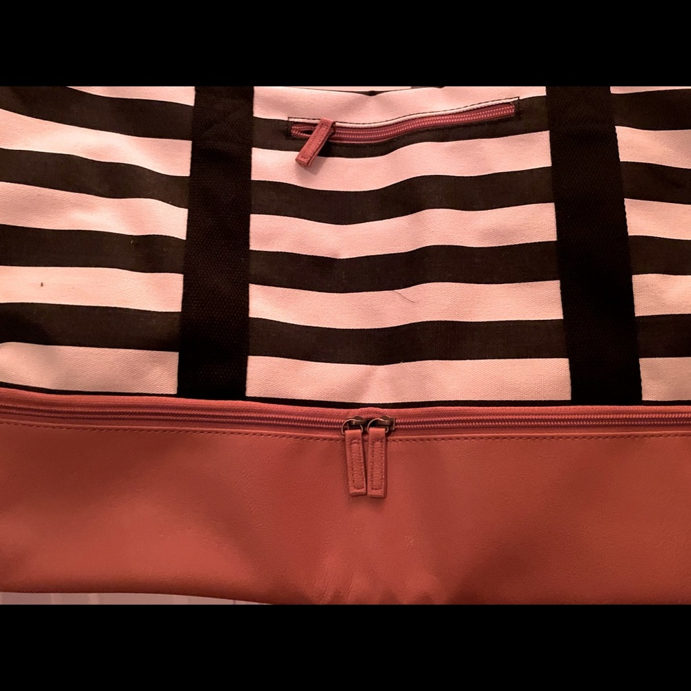 “The Weekender” tote - Picture 6 of 7